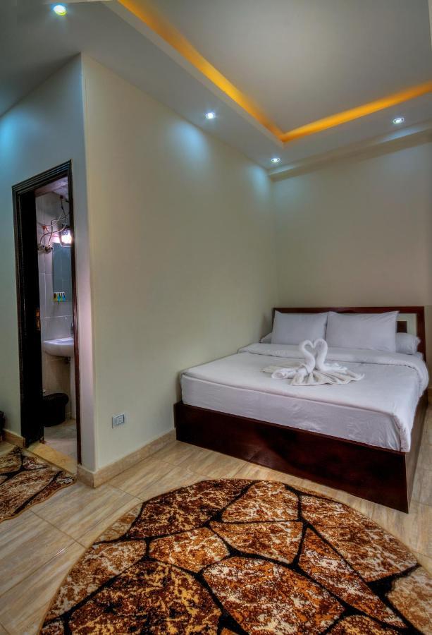 Tut Pyramids View Hotel Kafrat al Jabal Exterior photo